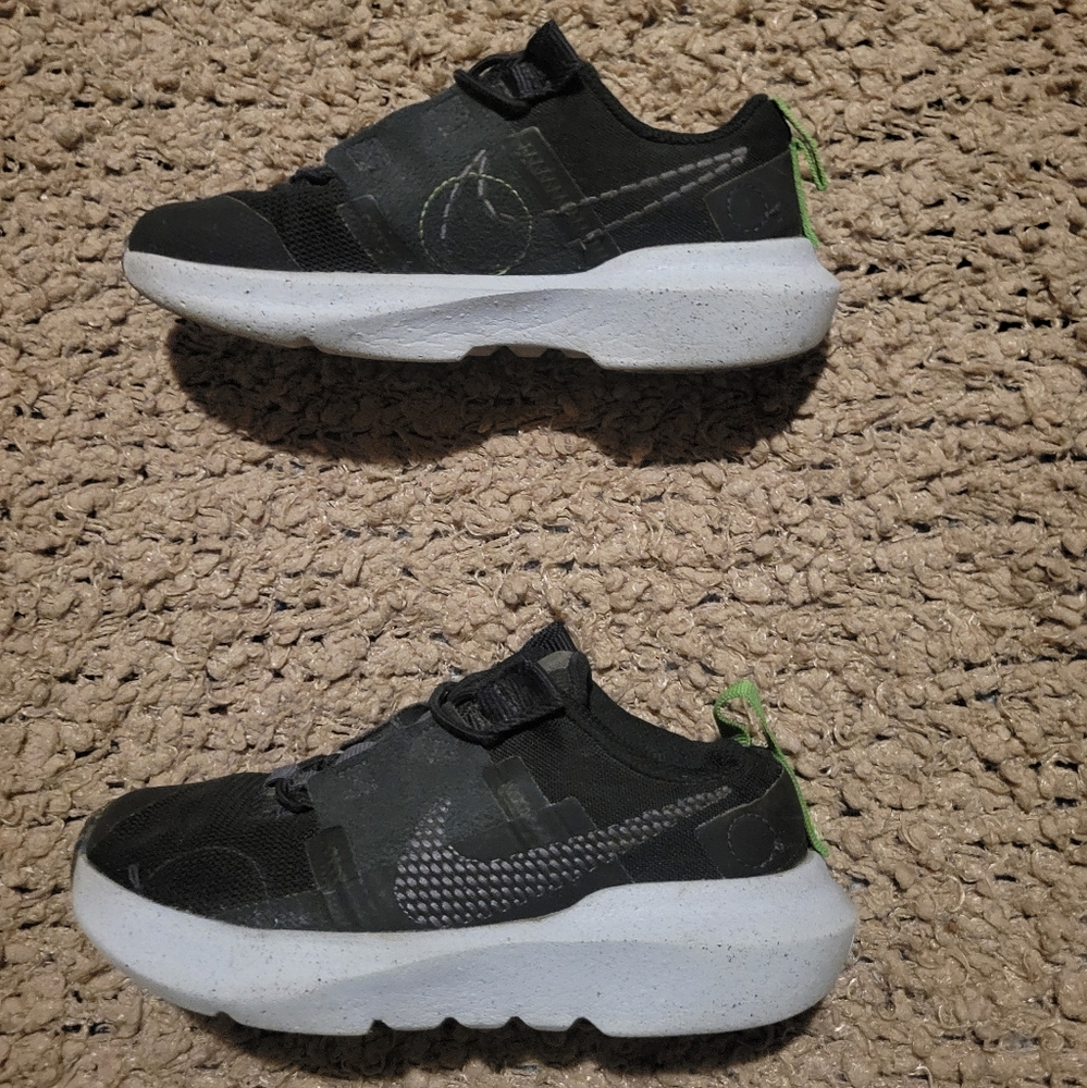 KIDS/BOYS NIKE CRATER IMPACT BLACK IRON GRAY SIZE 12C